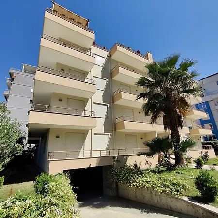 Appartamento Spacious 2-bedroom With Underground Parking Lezhë