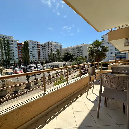 Appartamento Spacious 2-bedroom With Underground Parking *