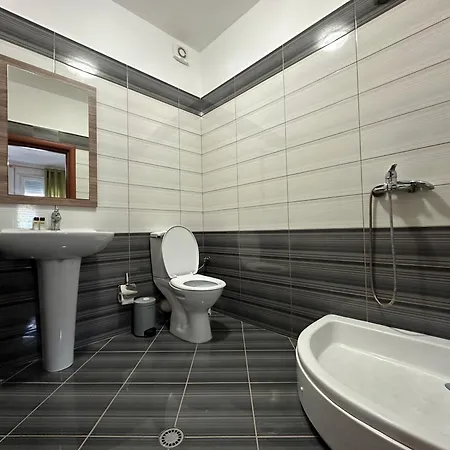 Appartamento Spacious 2-bedroom With Underground Parking Lezhë