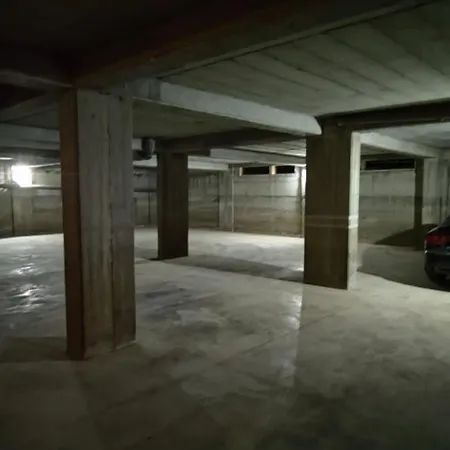 Spacious 2-bedroom With Underground Parking Lejlighed