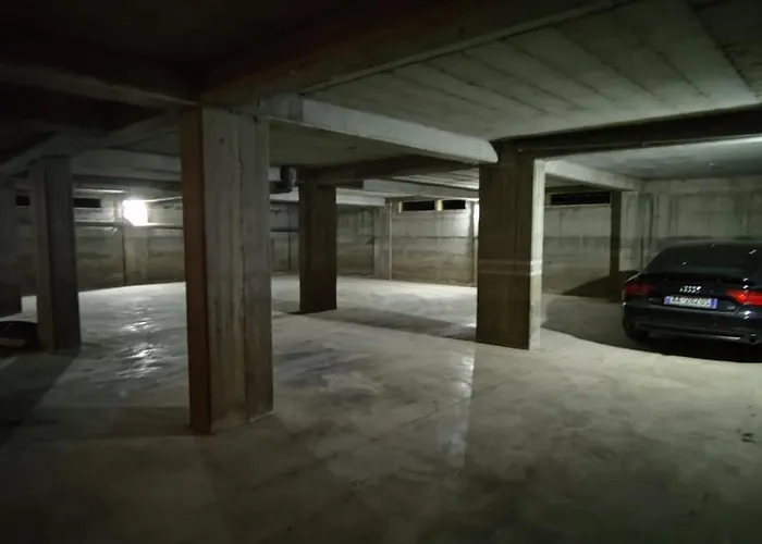 Spacious 2-bedroom With Underground Parking Lejlighed