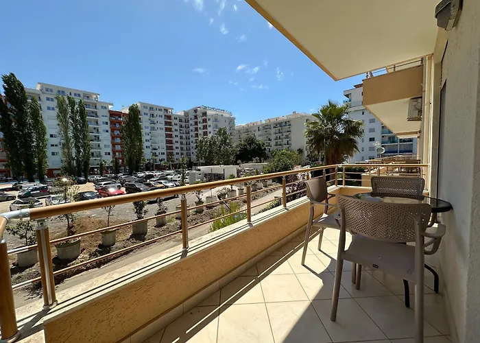 Lejlighed Spacious 2-bedroom With Underground Parking *