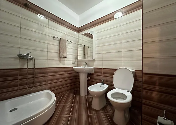 Spacious 2-bedroom With Underground Parking Lejlighed Lezhë